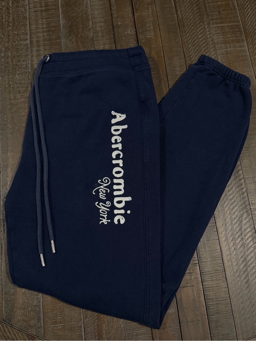 Abercrombie & Fitch New York Y2K Embroidered Sweatpants – Medium